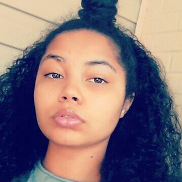 Meet your Posher, Courtney - Picture 1 of 1